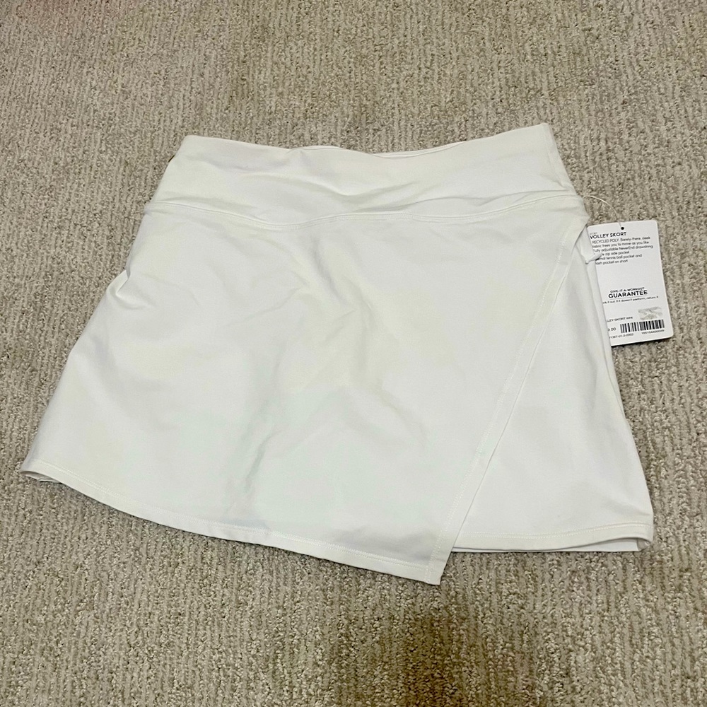 NWT ATHLETA VOLLEY SKORT